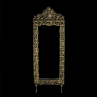 خرید، قیمت و مشخصات ویترین 4 گوش زنجیری قلوه ای با بدنه آلومینیوم و رنگ طلایی - هنرظریف