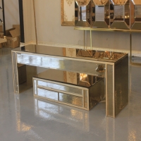 خرید، قیمت و مشخصات میز تلویزیون دو تکه رویه شیشه ای و بدنه آینه کاری شده - هنرظریف