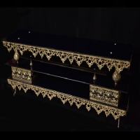 حرید، قیمت و مشخصات میز تلویزیون برنزی سه طبقه با رویه شیشه و طراحی شیک و خاص - هنرظریف