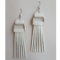 خرید، قیمت و مشخصات گوشواره چرم طبیعی بزی دست دوز با استیل رنگ ثابت - هنرظریف