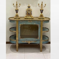 خرید، قیمت و مشخصات ویترین سه طبقه رنگ طلایی و آبی آسمانی و بدنه چوب روس، دارای ضمانت رنگ و بدنه - هنرظریف