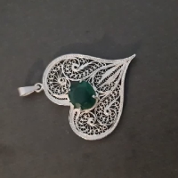 خرید، قیمت و مشخصات آویز ملیله طرح قلب نگین دار با ظاهری شیک و عالی از جنس نقره با کیفیت بی نظیر  - هنرظریف