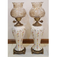 خرید، قیمت و مشخصات چراغ لامپا ستون شیری گلدار قطعات تمام برنج، ارزان و با کیفیت _ هنرظریف