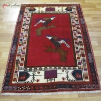 خرید آنلاین، قالیچه ی دستبافت گبه بافته شده با الیاف طبیعی کد 39845 در طرح 2 عقاب با رنگ زمینه ی لاکی و حاشیه ی کرم، با قیمت مناسب | هنرظریف