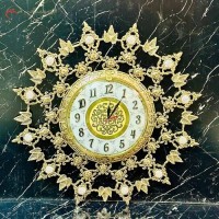 خرید آنلاین، ساعت دیواری از جنس برنز در طرح قلبی برجسته، صفحه سفید، پر کار و خاص، با قیمت فوق العاده مناسب | هنرظریف