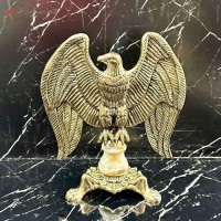 خرید آنلاین، مجسمه شکیل برنزی طرح تندیس عقاب ایستاده قلمزنی پر نقش با پایه سه گوش، شیک و مدرن، با قیمت مناسب | هنرظریف