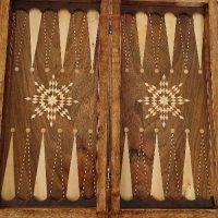 خرید، قیمت و مشخصات تخته نرد و شطرنج چوب گردو طرح هشت پر خط و لوزی زنجیری - هنرظریف