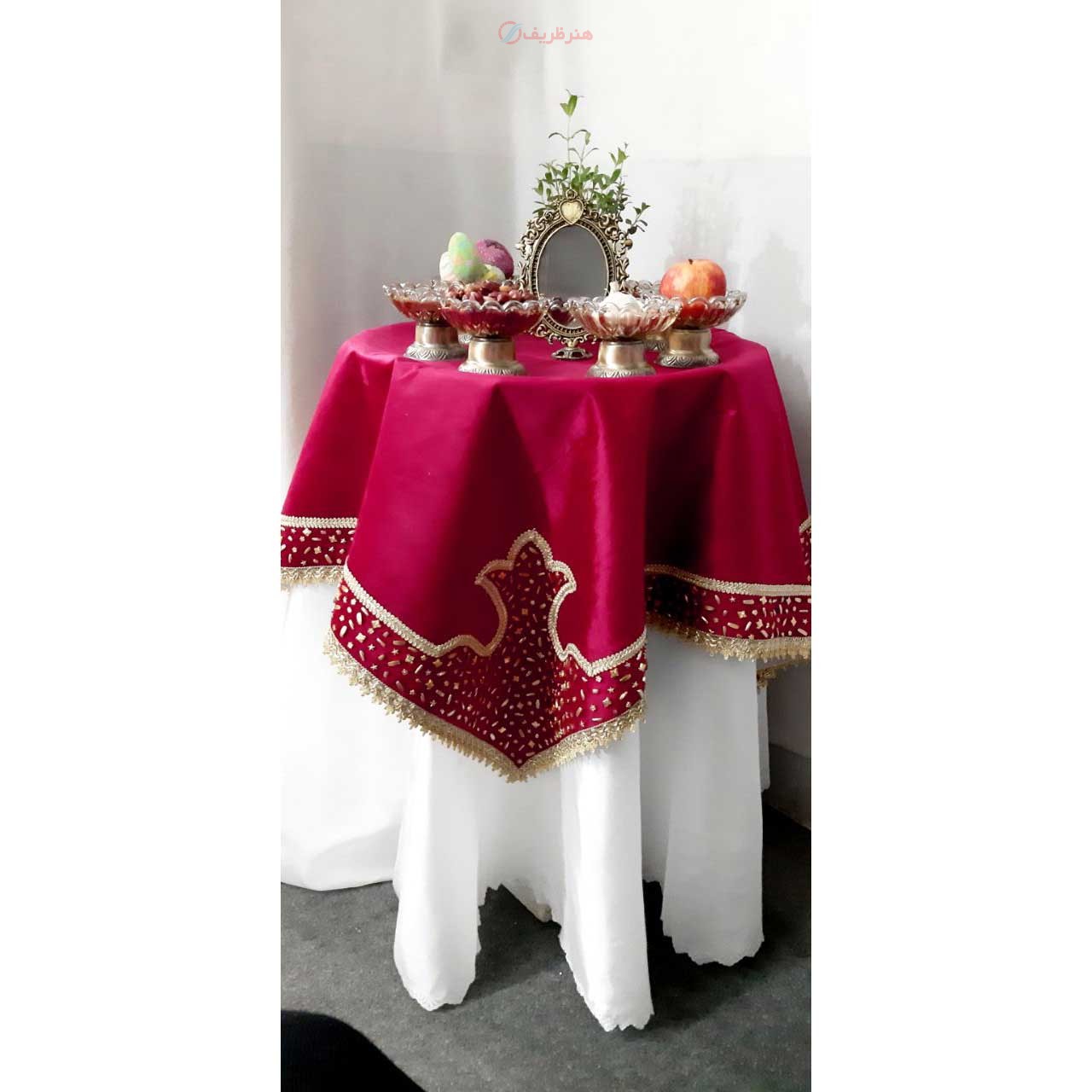 خرید، قیمت و مشخصات رومیزی مربع مخمل سنگ دوزی با کیفیت بالا و دوخت تمیز با ابعاد 100 در 100| هنرظریف